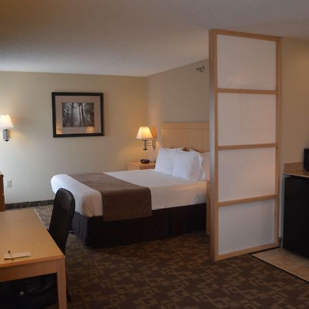 Surestay Plus Hotel By Best Western Roanoke Rapids I-95 Rum bild